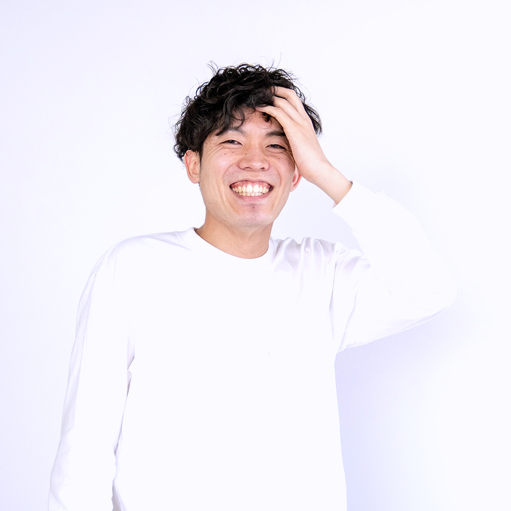 egutikouyouが額に手を当てている写真