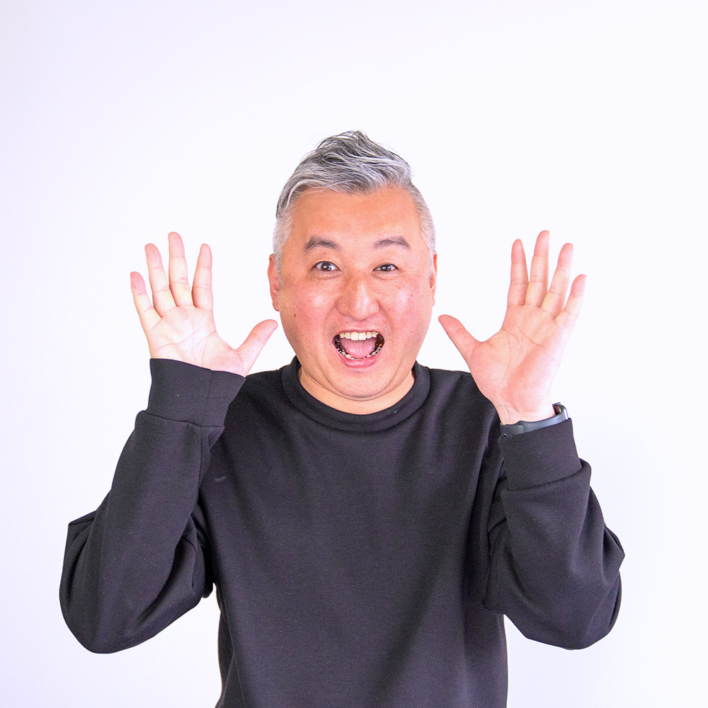 tamekentaroが両手を挙げている写真