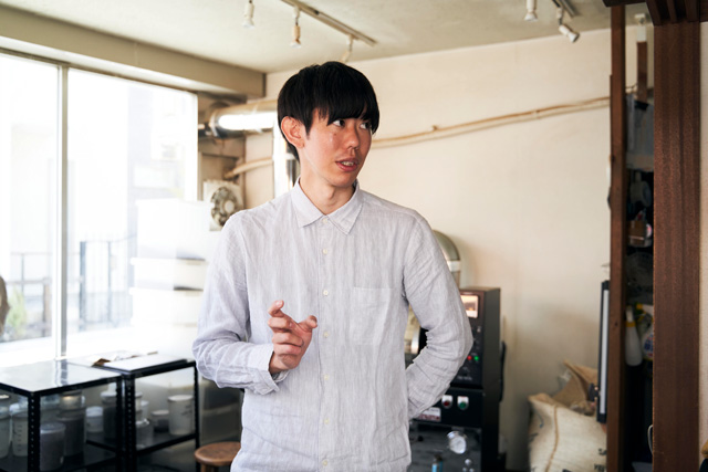 コーヒー豆を語る川野さん