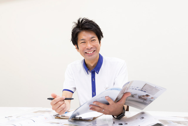 空気清浄機を選ぶ嶋田さん