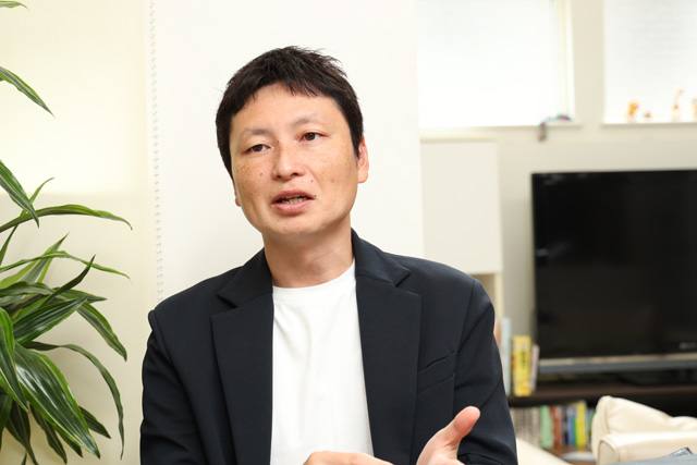 話している菊地さん
