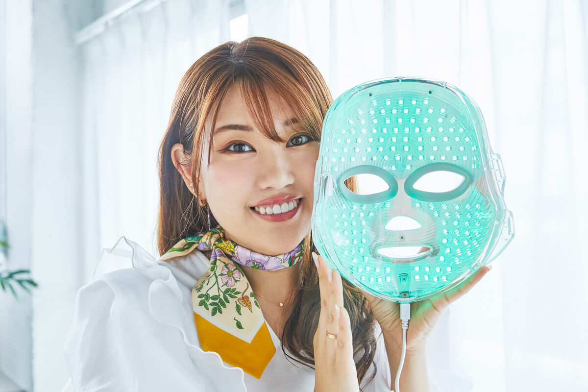 近未来感ある美顔器「LINKA（リンカ）7色LED美容マスク」をプロの美容 ...
