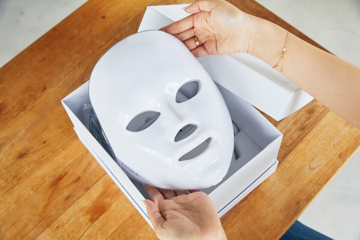 近未来感ある美顔器「LINKA（リンカ）7色LED美容マスク」をプロの美容家が実際に5日間使ってみた！