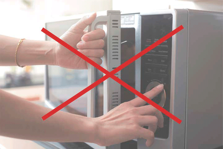 保温弁当箱の保温ケースごと電子レンジで温められる？