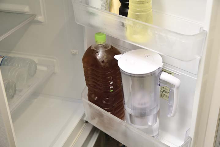 ろ過した水を冷蔵庫で冷やすことができる浄水ポット