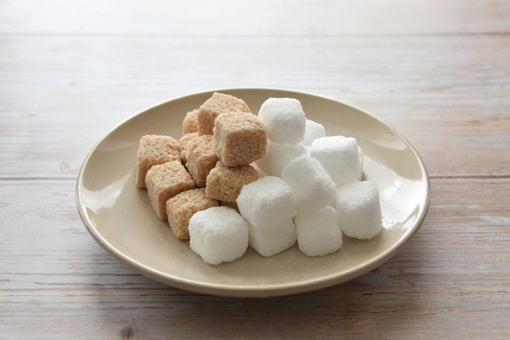 加糖タイプは甘味で飲みやすくなるものの、糖質の摂取量が増えがち