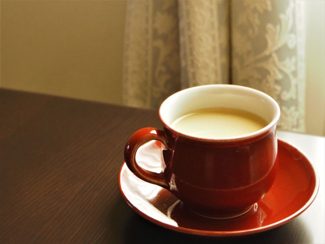 インスタントコーヒーとミルクを合わせる際は、温度に注意