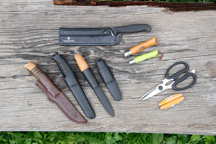キャンプで使うナイフは形状や構造、素材の違いなどによってさまざまな種類がある