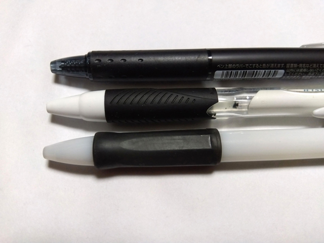 細い軸のボールペンを強く握ると、筆圧も強くなり疲れやすくなる