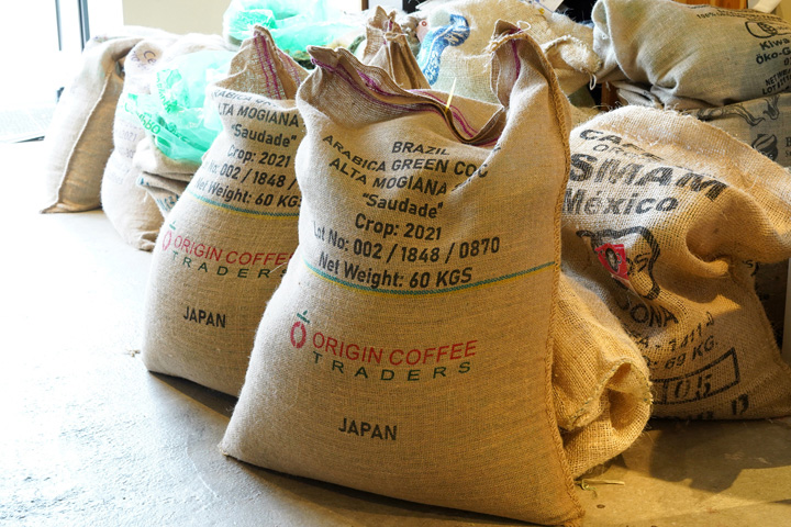 はるばる海の向こうから日本へやってくるコーヒー豆たちは価格もさまざま