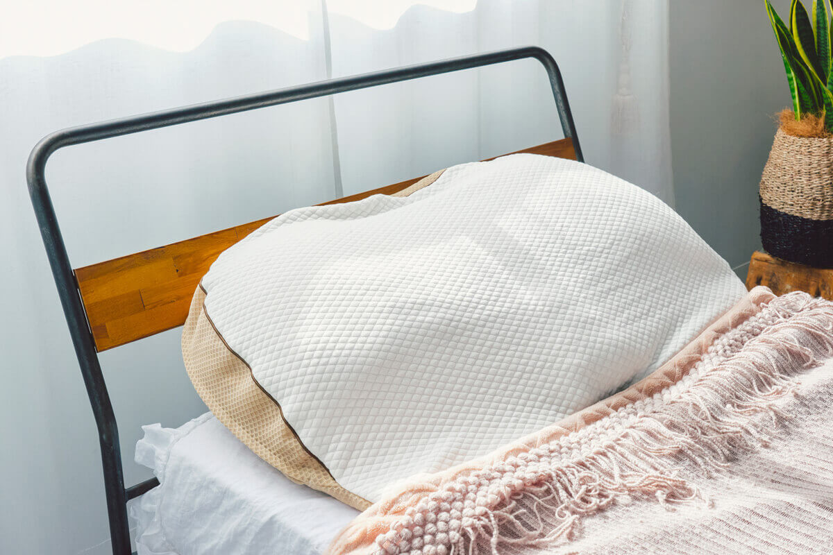 超絶大きな「ギガ枕」を睡眠のプロが5日間体験！ 体の約40