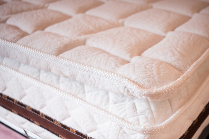 敷きパッドに3～4cmほどの厚みがあると寝心地を柔らかく調節することができます