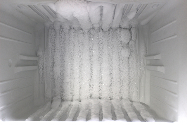 霜がついている冷凍庫内