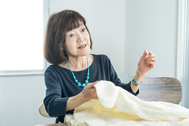 「タオルケットの基本は綿で、他素材との組み合わせで特性が変わってきます」と田中さん