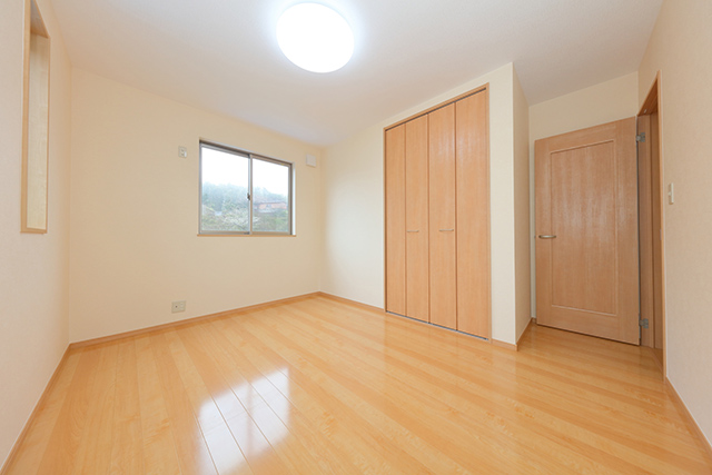 部屋の広さに合った適用畳数のLEDシーリングライトを選ぶと、部屋全体を明るく均等に照らせる