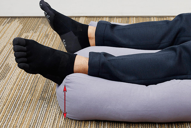 就寝時に足枕を使用した際に足が10cm以下の高さだと、十分な効果を発揮できない可能性も