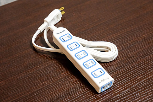コードの長さの分、コンセントから離れた家電にも給電できる「延長コードタイプ」