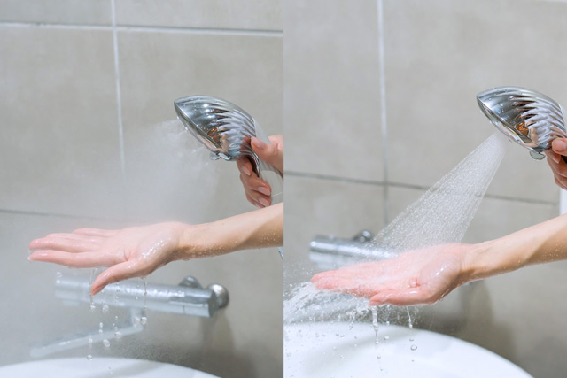 「ミスト」はふんわりと包み込むような水流。顔まわりや入浴後のかけ湯におすすめ（左）。「ピュアストレート」は細かくて密度の高い水流で、やさしい肌当たり（右）