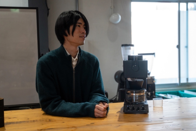 「コーヒーの抽出を機械でコントロールするコーヒーメーカーは、安定した味を出すのには優れていると思います」と佐藤さん