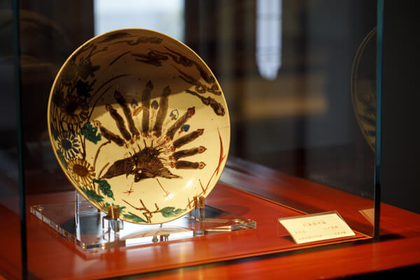 石川県の伝統工芸品「九谷焼」とは？