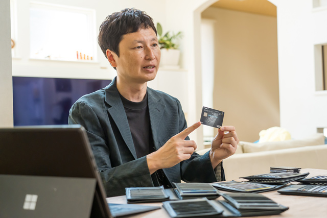 「マイルが貯まりやすいカードは、家族カードも同様にマイルを貯められるのでおすすめですが、年会費有料の場合が多いので、その点を考慮して選ぶことが重要です」と菊地さん