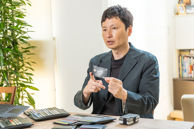 「貯まったマイルは、席のグレードアップや、イベントのチケットに交換するのもおすすめです」と菊地さん