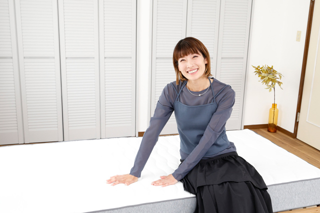 睡眠改善インストラクターの西谷綾子さんが、実際に寝てみて寝心地や使いやすさを詳しくレビュー