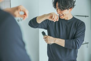 脇毛は剃っちゃダメ？剃らないほうがいい男性とは？肌にやさしい脇毛のセルフ処理方法を解説