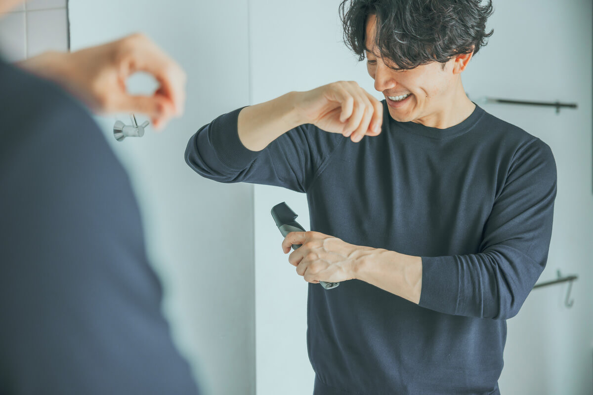 脇毛は剃っちゃダメ？剃らないほうがいい男性とは？肌にやさしい脇毛のセルフ処理方法を解説