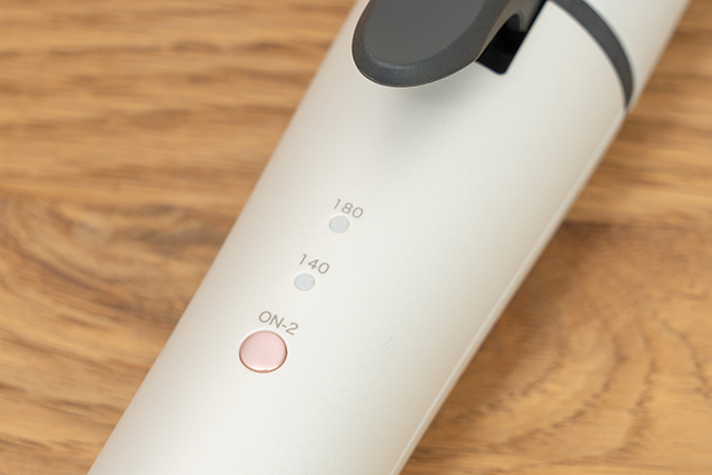 電源スイッチは表だけでなく裏にもある