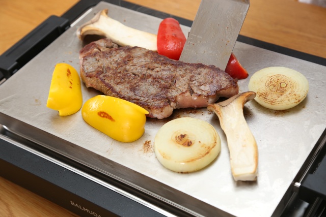 食卓がみんなの中心になる！ホットプレートのある暮らし