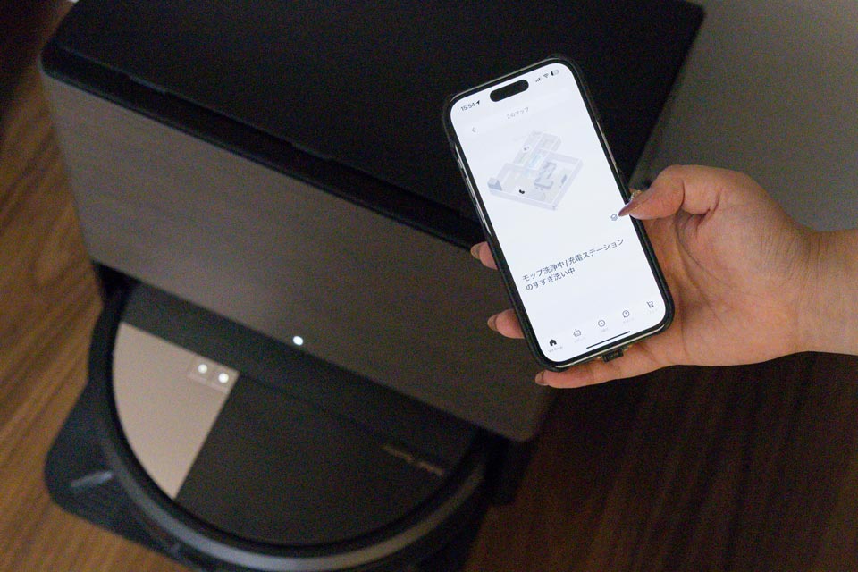「Roomba Home」アプリを使うにはスマホとWi-Fi環境が必須。初回設定をした後はルンバ本体の物理ボタンだけでも基本的な操作はできるが、フラッグシップモデルの強みを生かすためにも「Roomba Home」を積極的に活用したい