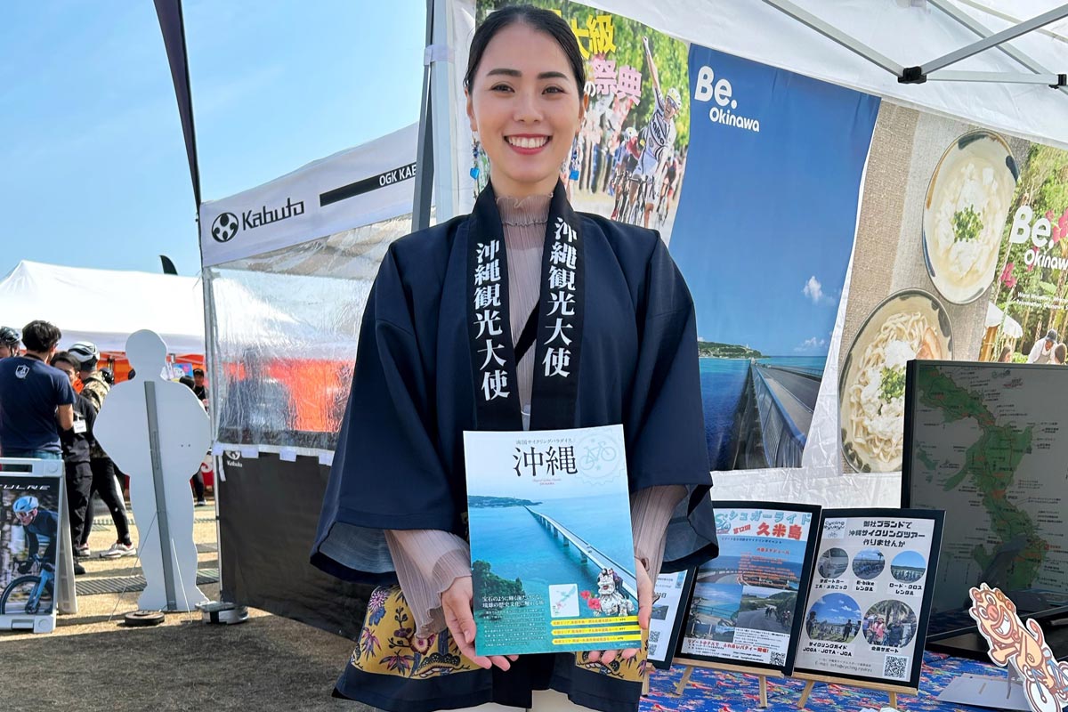 琉球王国時代の歴史や文化を色濃く残すこの島から生まれた魅力的なアイテムを、沖縄観光大使を務める仲本百合香さんが紹介してくれました。