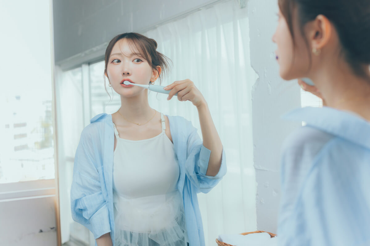 EW-DA18の爽やかなミントグリーンのボディは、洗面台を明るく彩り、少し面倒に感じる朝のオーラルケアの時間を楽しいものへと変えてくれます。
