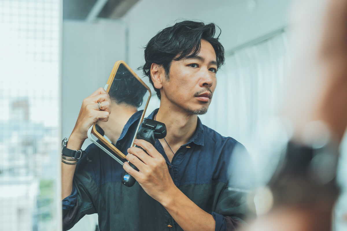 見えにくい場合は、合わせ鏡で