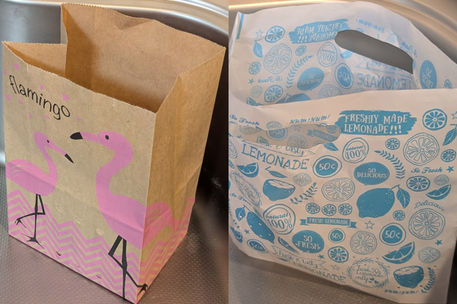 紙製は単体でも自立しやすく、扱いやすい（左）。ポリ袋や不織布は軽量なぶん、倒れやすいこともある（右）