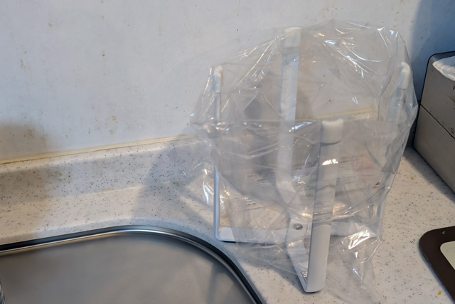 ネットもポリ袋も同じ要領で簡単に取り付けられる