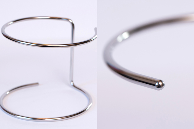 シンクの中に置いても邪魔にならない、シンプルな形。ネットやポリ袋の取り付けも簡単