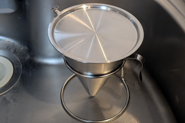 スタイリッシュなデザインだが、シンクに置くとやや存在感のある印象