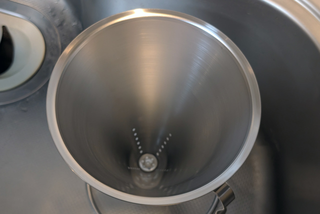 水切り穴は小さく数も少ないので、魚などにおいの気になるもの、水分の少ない生ゴミに向いている