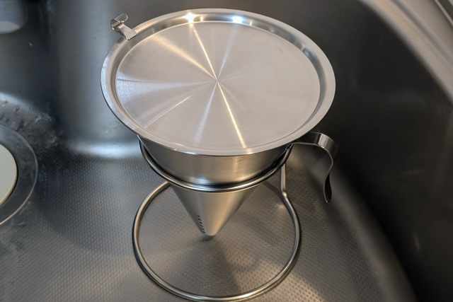 フタ付きで密閉性の高いタイプなら、におい漏れをしっかり防げる