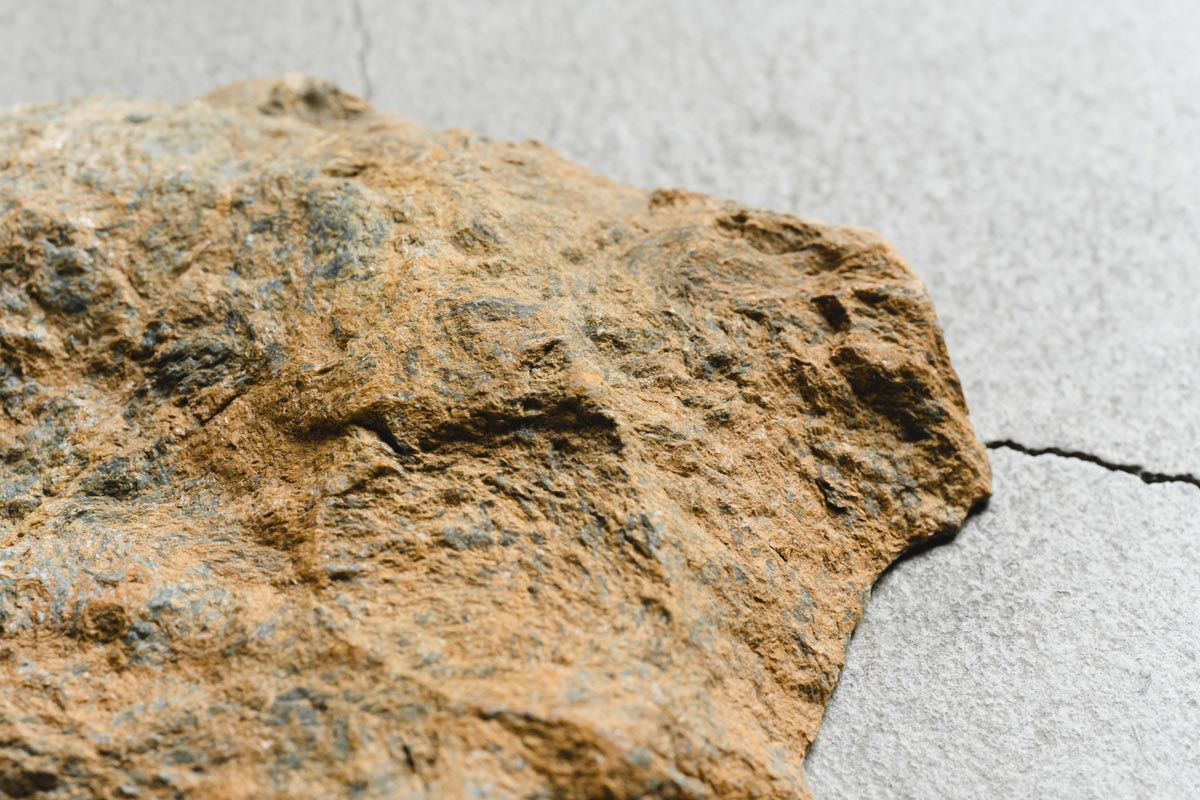 そして、このお香立てのもうひとつの魅力は、天然石ならではの個体差。