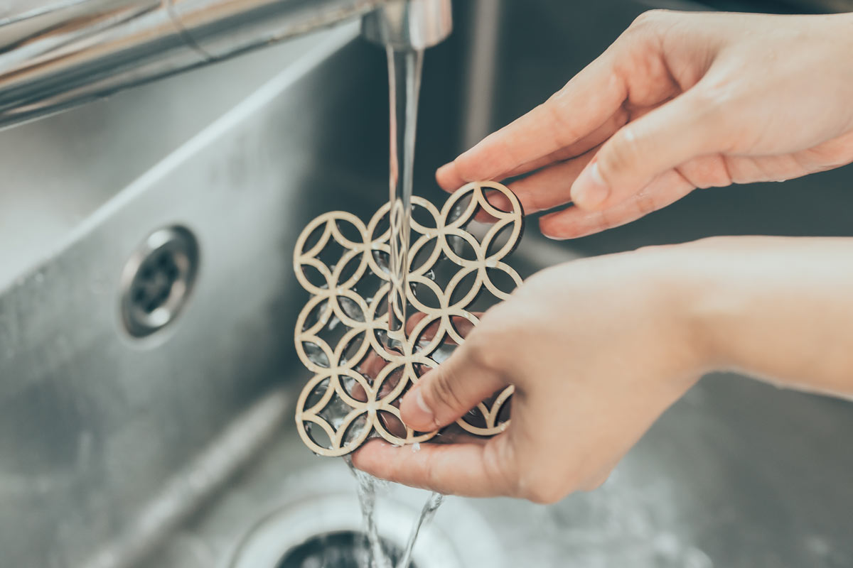 水洗いができ、使用後にさっと拭き取って自然乾燥させるだけで清潔に保てます。