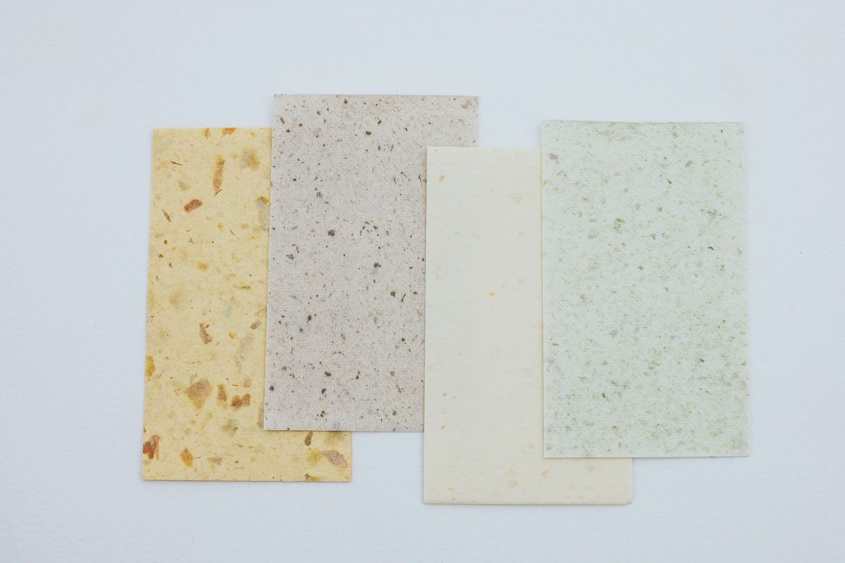 そんな「Food Paper」の取り組みから誕生したのが 野菜や果物からできたメッセージカードです。