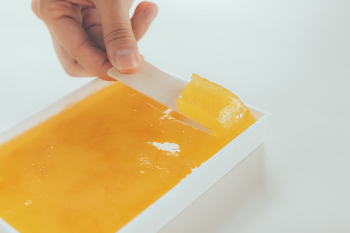 黄金の梅味は、福井県ブランド梅「黄金の梅」といよかんマーマレードの組み合わせによる、芳醇（ほうじゅん）な香りと爽やかな柑橘の風味が特徴です。