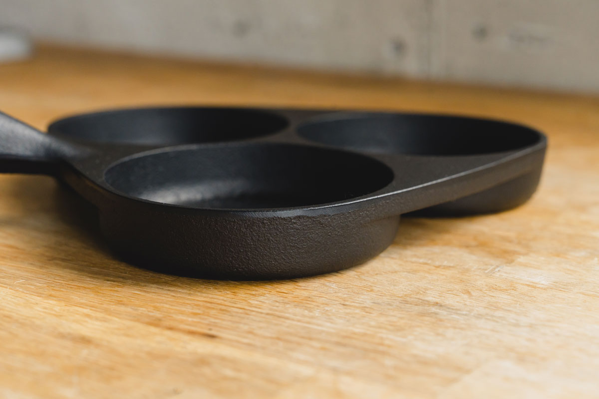 岩鋳の鉄器は、使うほどに油がなじみ、表面に自然なコーティングができる“育つ道具”。