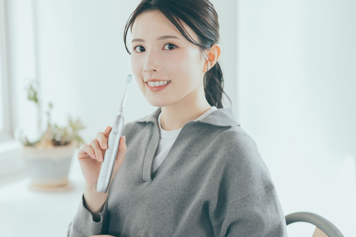 パナソニックの電動歯ブラシ「ドルツ」のおすすめ3選！美容家、濱田あおいさんが特徴や機能、使い心地をレビュー