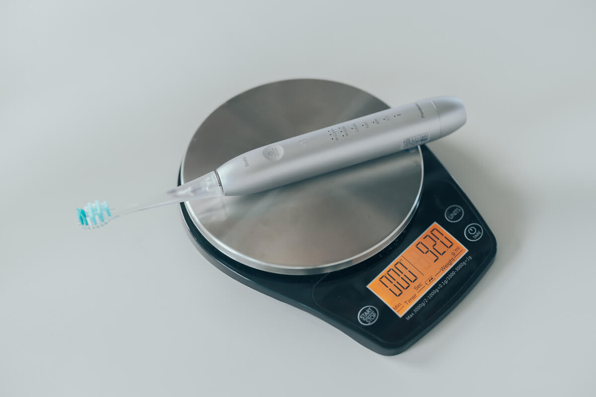 おすすめポイント2 | 持って驚くスリムで上質なデザイン