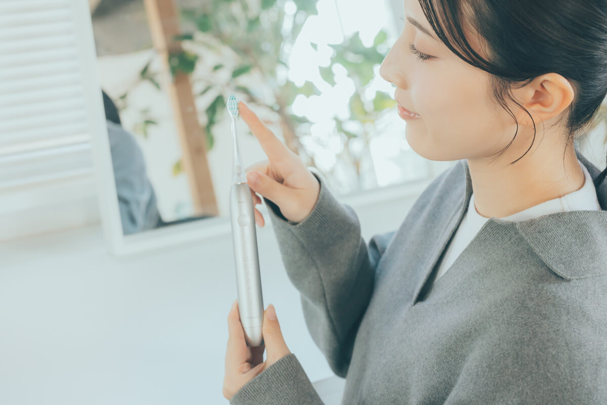 おすすめポイント3 | 歯間フィットブラシと音波の洗浄力