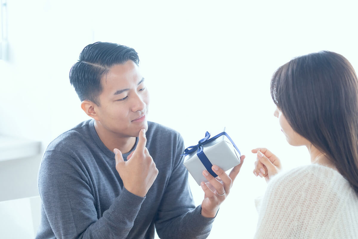 サプライズでプレゼント！箱の中身はなんだと思う？